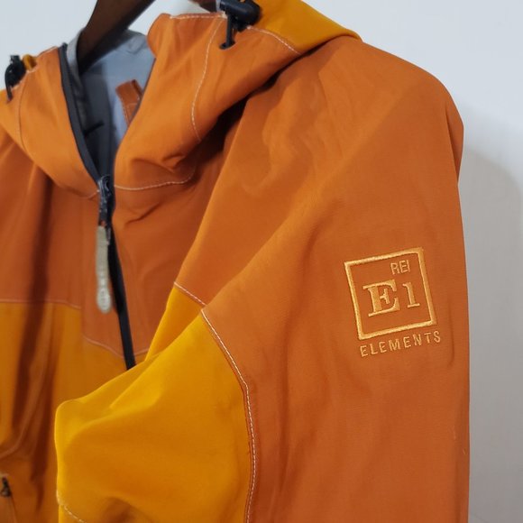 Womens REI outdoor Jacket, size Medium (M) - Picture 3 of 4